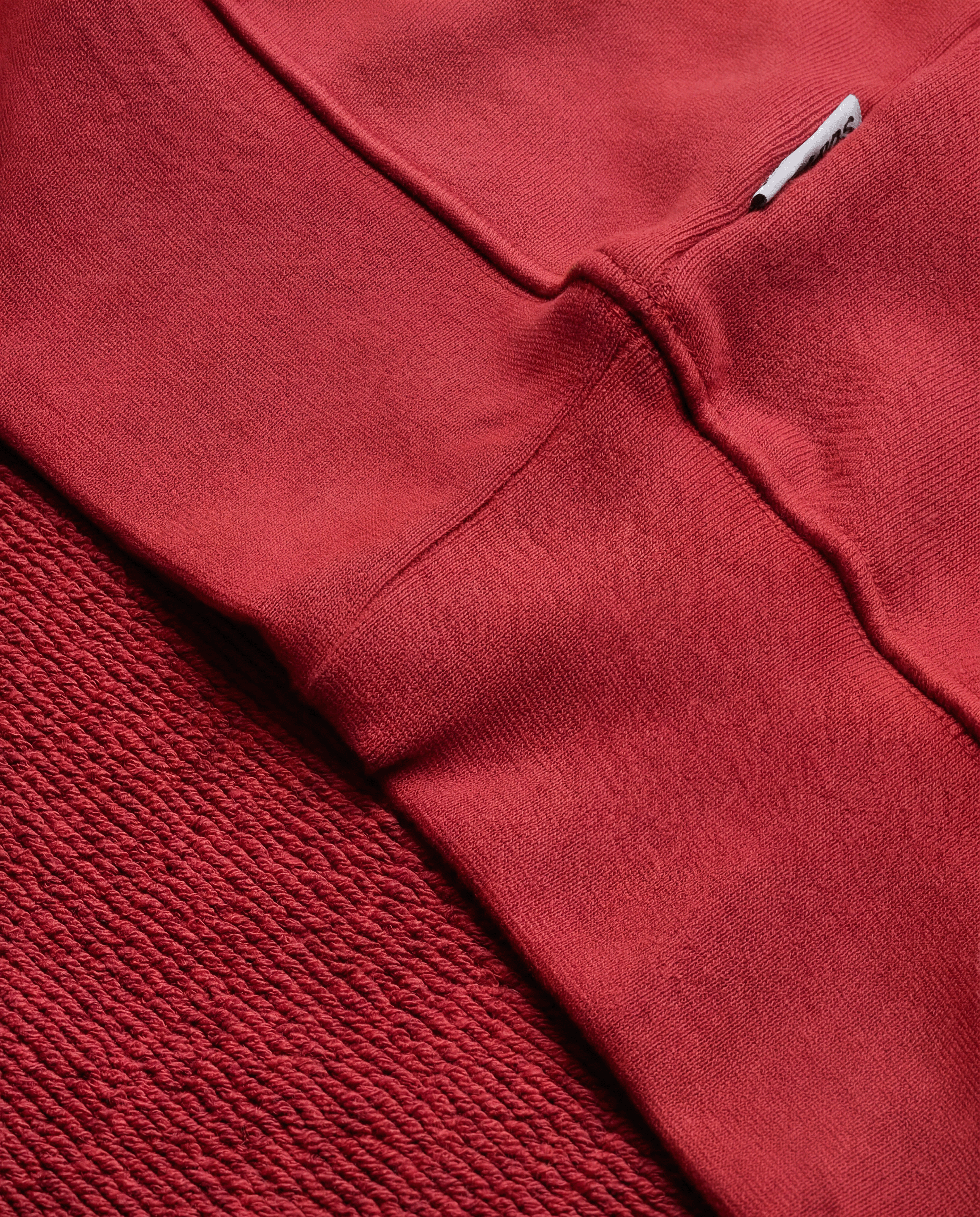 RELAXED LOOPBACK HOODIE - RED WASHED